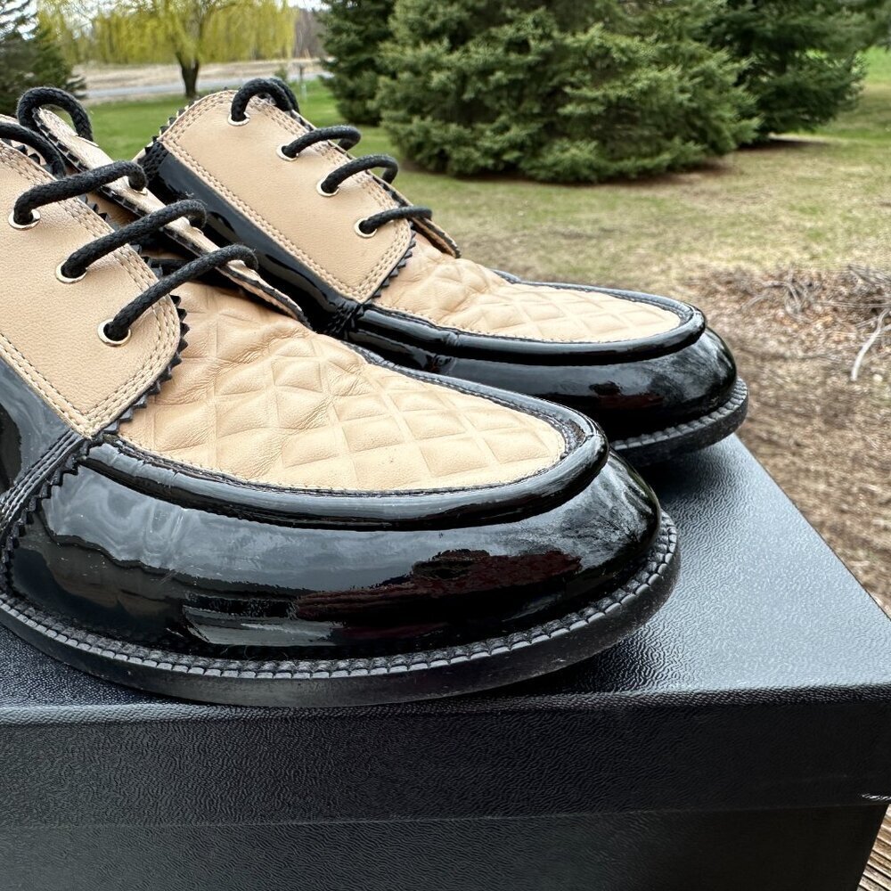 Chanel 18A Beige/Black Leather/Patent Leather Lace Up Oxford Shoes Size 39.5 - Picture 5 of 16